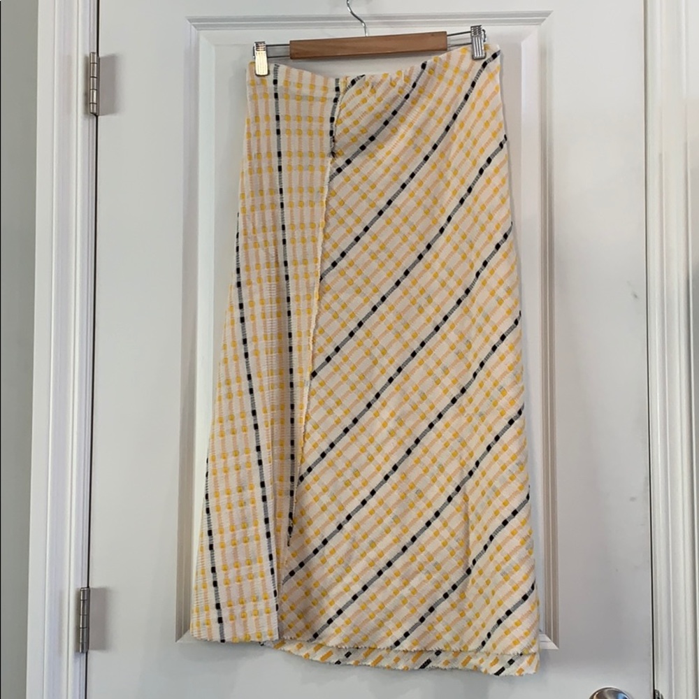 REMOVING ITEM FROM POSH ON APRIL 30 
Zara MIDI Skirt